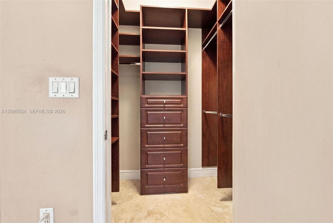 For Sale: $479,000 (2 beds, 2 baths, 1320 Square Feet)