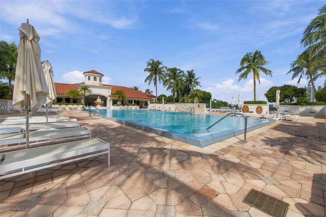 For Sale: $479,000 (2 beds, 2 baths, 1320 Square Feet)