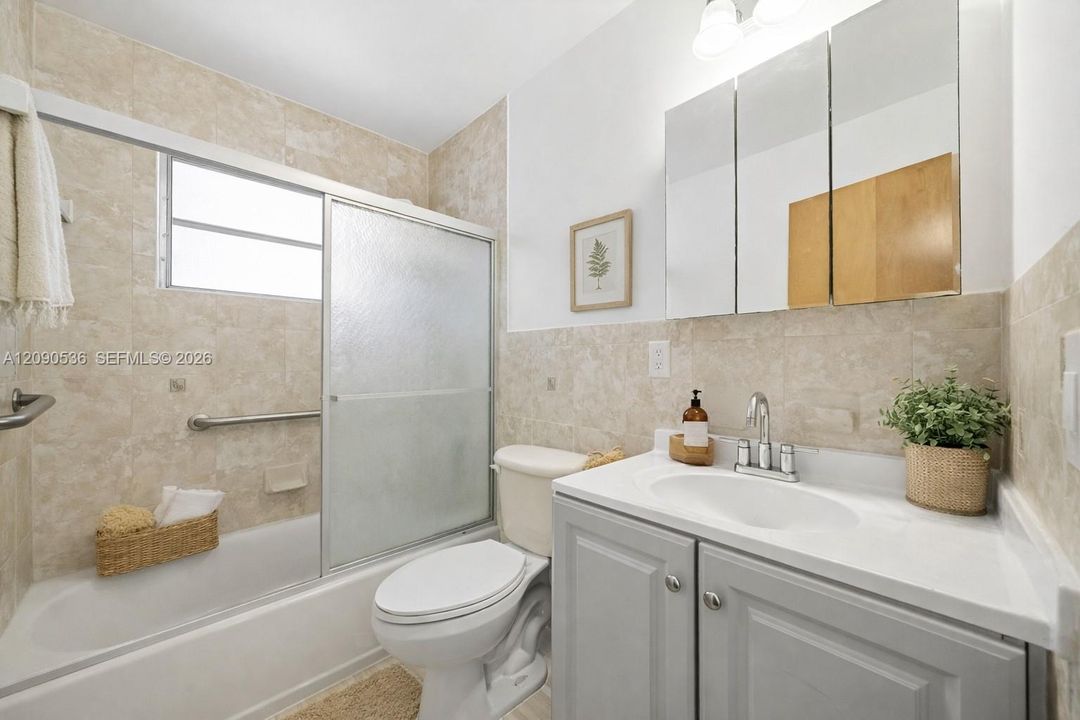 En Venta: $819,000 (4 camas, 3 baños, 1769 Pies cuadrados)