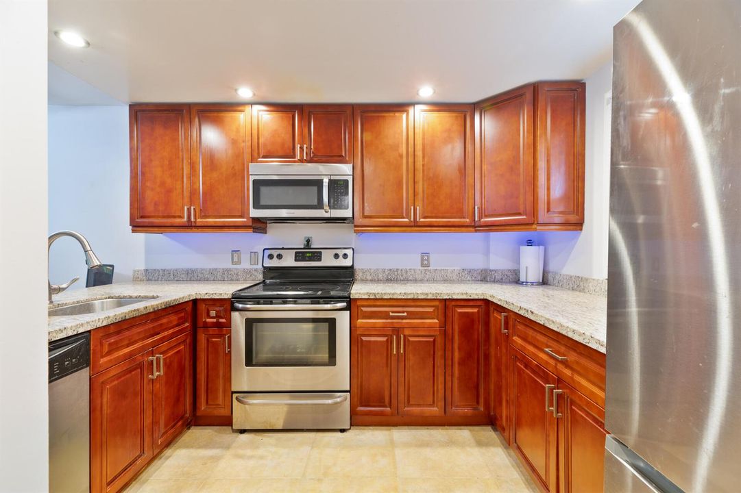20260911 - 101 Royal Park Dr 1C - MR-6