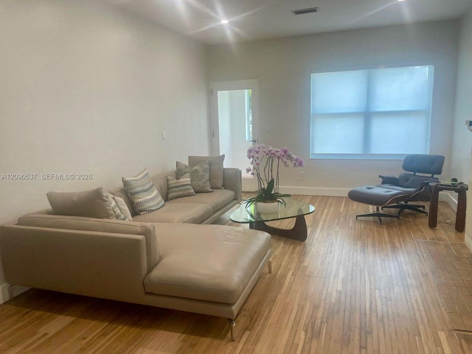 En Renta: $6,500 (3 camas, 2 baños, 1907 Pies cuadrados)
