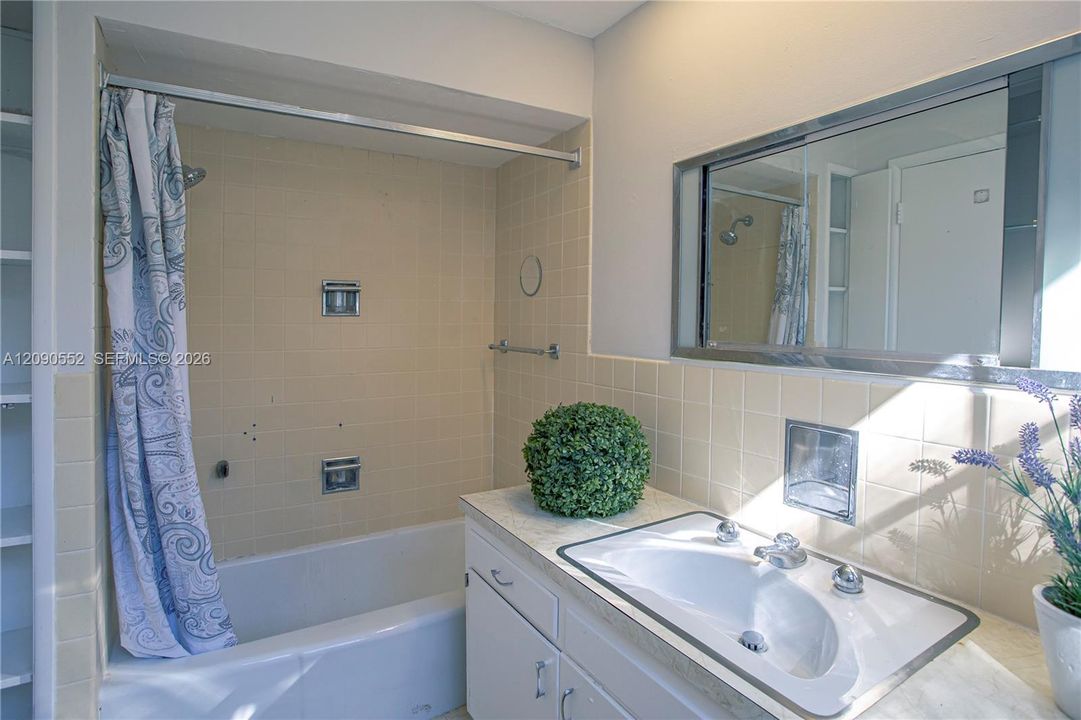 For Rent: $6,900 (3 beds, 3 baths, 3274 Square Feet)
