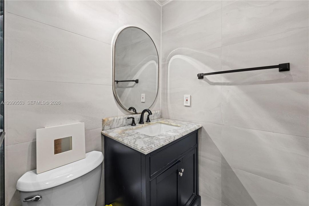 For Sale: $275,000 (2 beds, 2 baths, 835 Square Feet)
