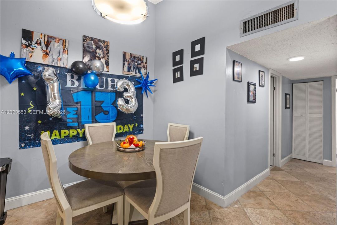 For Sale: $275,000 (2 beds, 2 baths, 835 Square Feet)