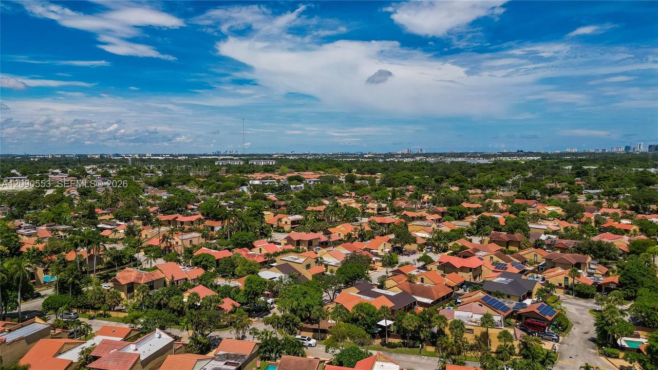 For Sale: $275,000 (2 beds, 2 baths, 835 Square Feet)