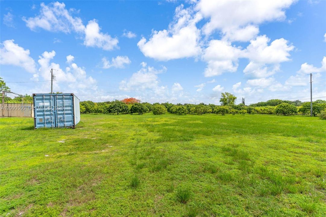 待售: $1,200,000 (4.81 acres)