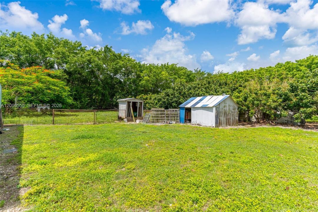 待售: $1,200,000 (4.81 acres)