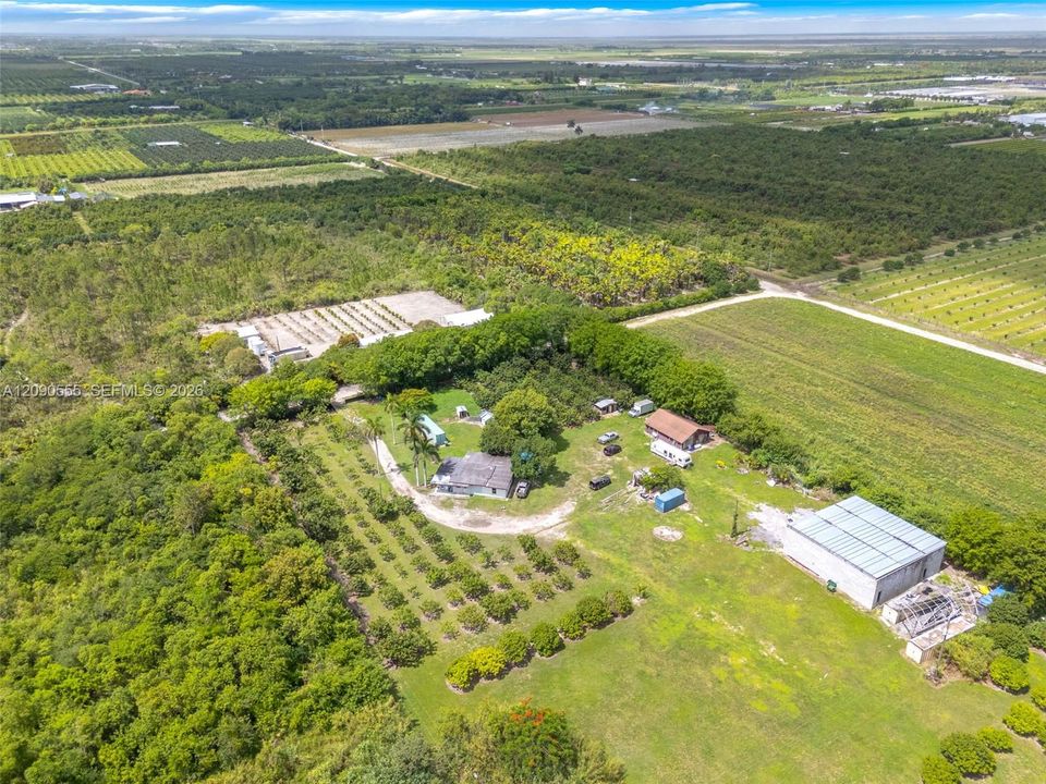 待售: $1,200,000 (4.81 acres)
