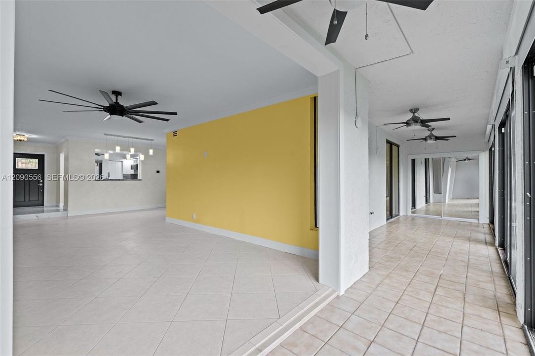 For Sale: $419,900 (2 beds, 2 baths, 1300 Square Feet)