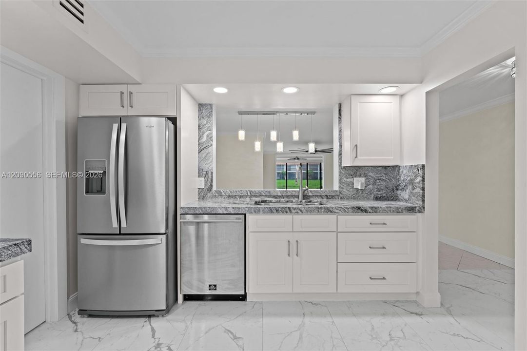For Sale: $419,900 (2 beds, 2 baths, 1300 Square Feet)