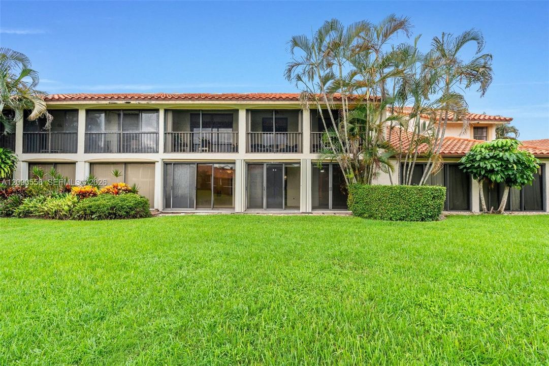 For Sale: $419,900 (2 beds, 2 baths, 1300 Square Feet)