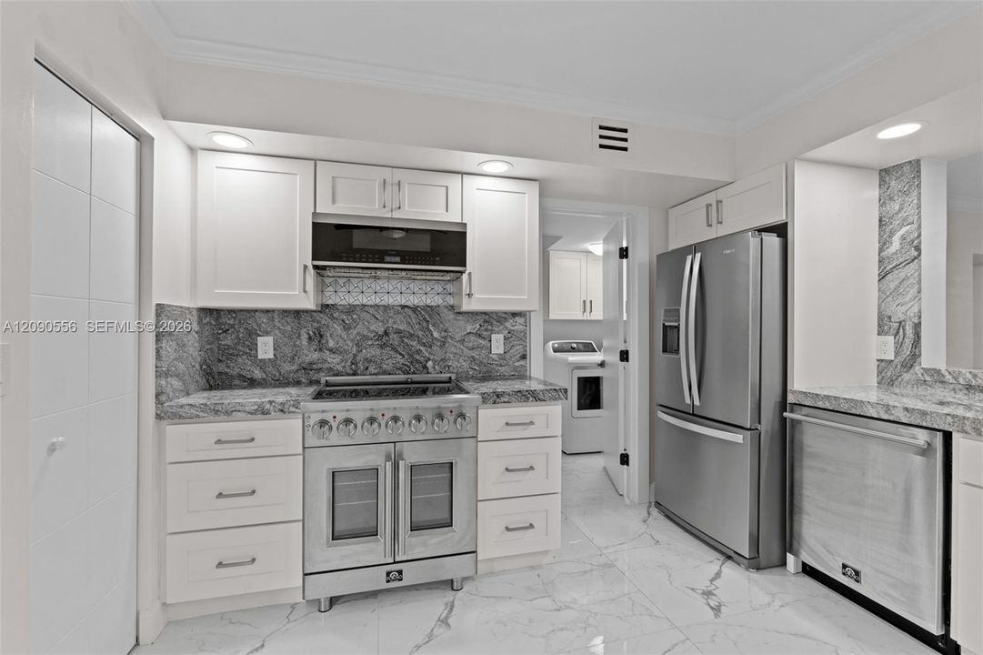 For Sale: $419,900 (2 beds, 2 baths, 1300 Square Feet)