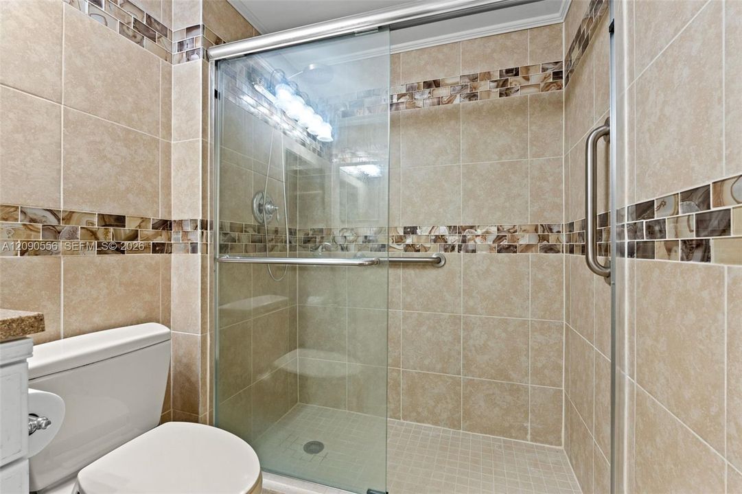 For Sale: $419,900 (2 beds, 2 baths, 1300 Square Feet)