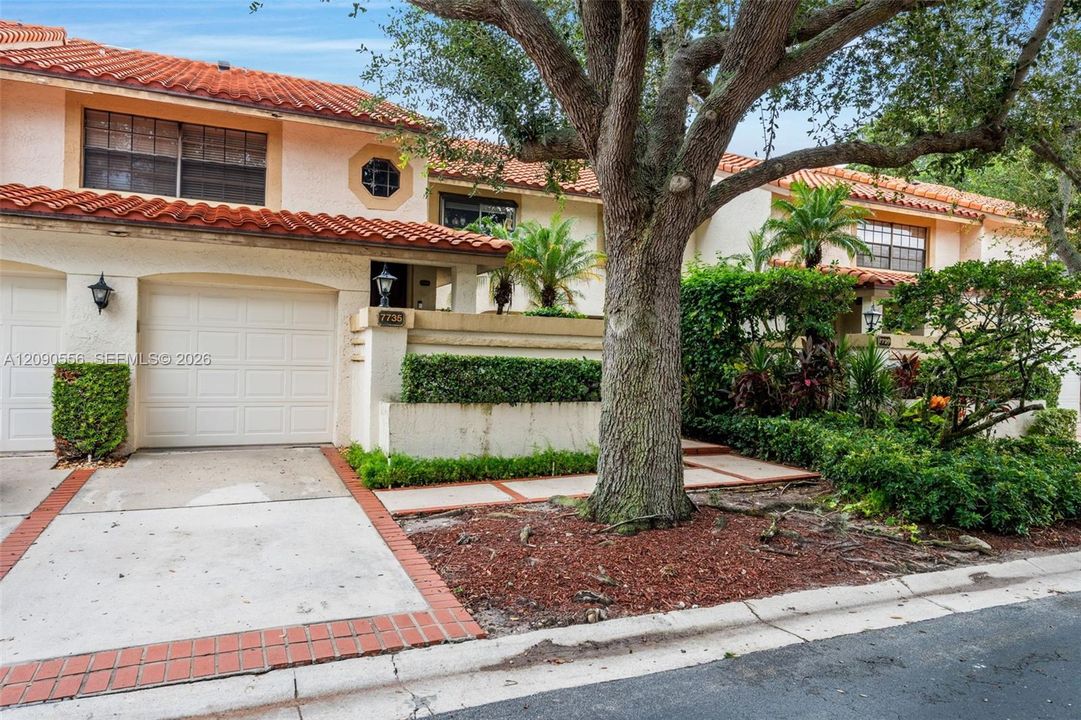 For Sale: $419,900 (2 beds, 2 baths, 1300 Square Feet)