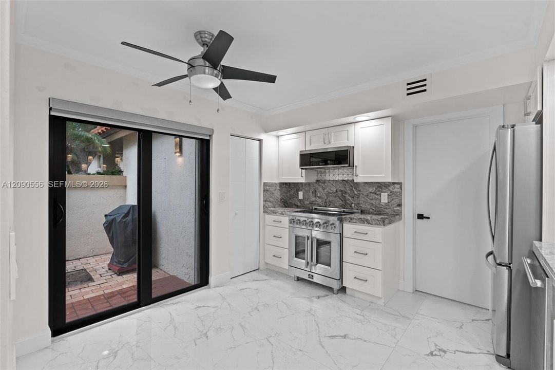 For Sale: $419,900 (2 beds, 2 baths, 1300 Square Feet)