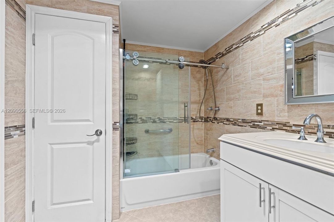 For Sale: $419,900 (2 beds, 2 baths, 1300 Square Feet)