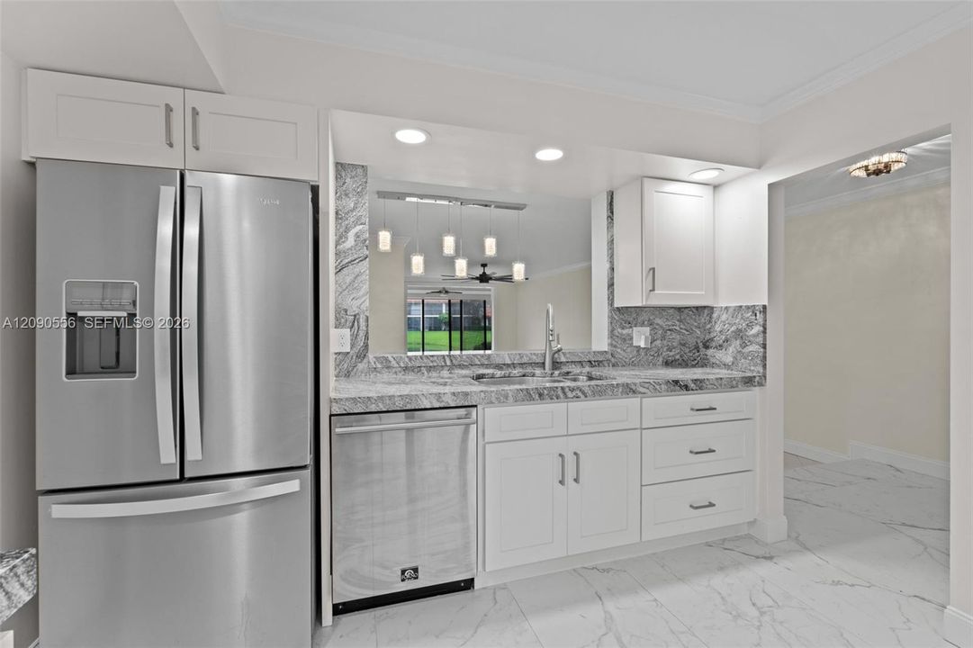 For Sale: $419,900 (2 beds, 2 baths, 1300 Square Feet)