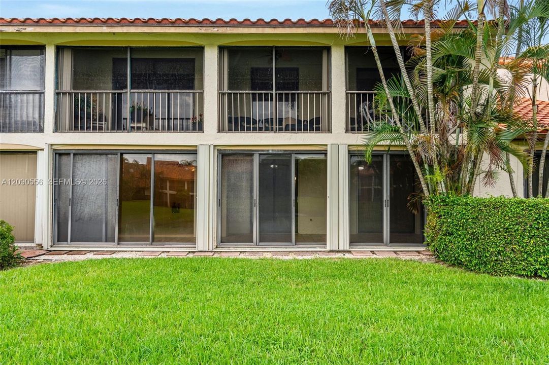 For Sale: $419,900 (2 beds, 2 baths, 1300 Square Feet)