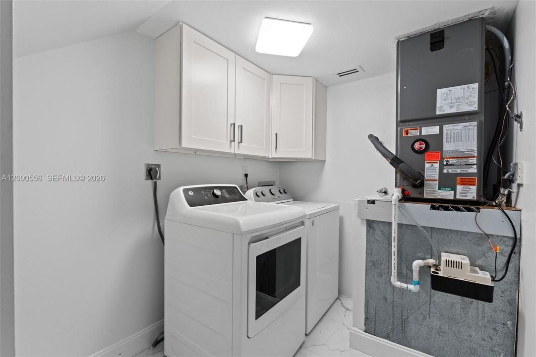 For Sale: $419,900 (2 beds, 2 baths, 1300 Square Feet)