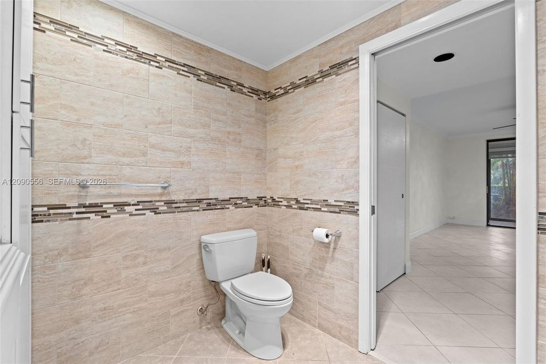 For Sale: $419,900 (2 beds, 2 baths, 1300 Square Feet)