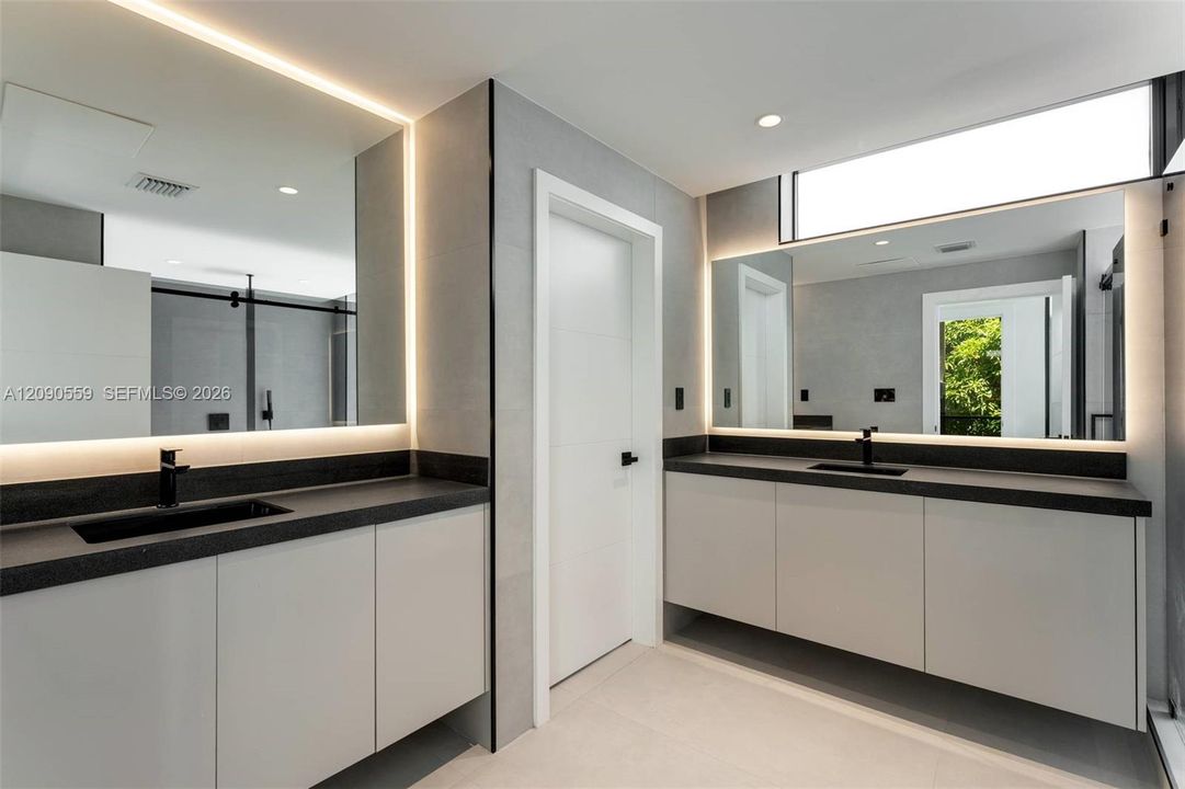 For Rent: $19,500 (4 beds, 4 baths, 2643 Square Feet)