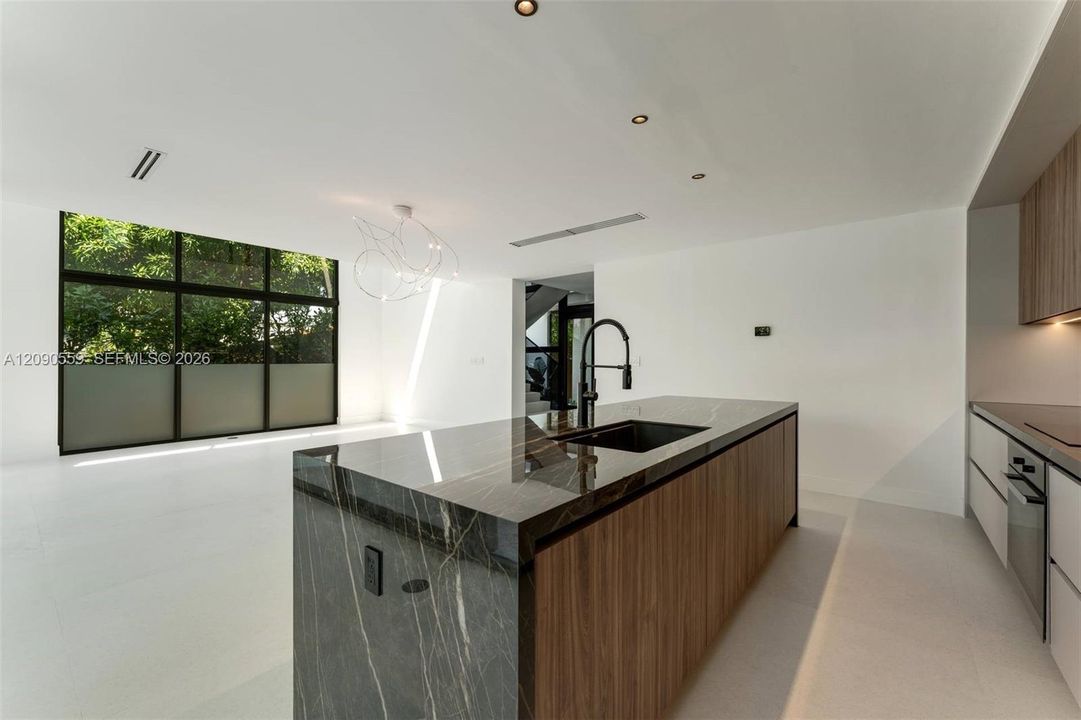 For Rent: $19,500 (4 beds, 4 baths, 2643 Square Feet)