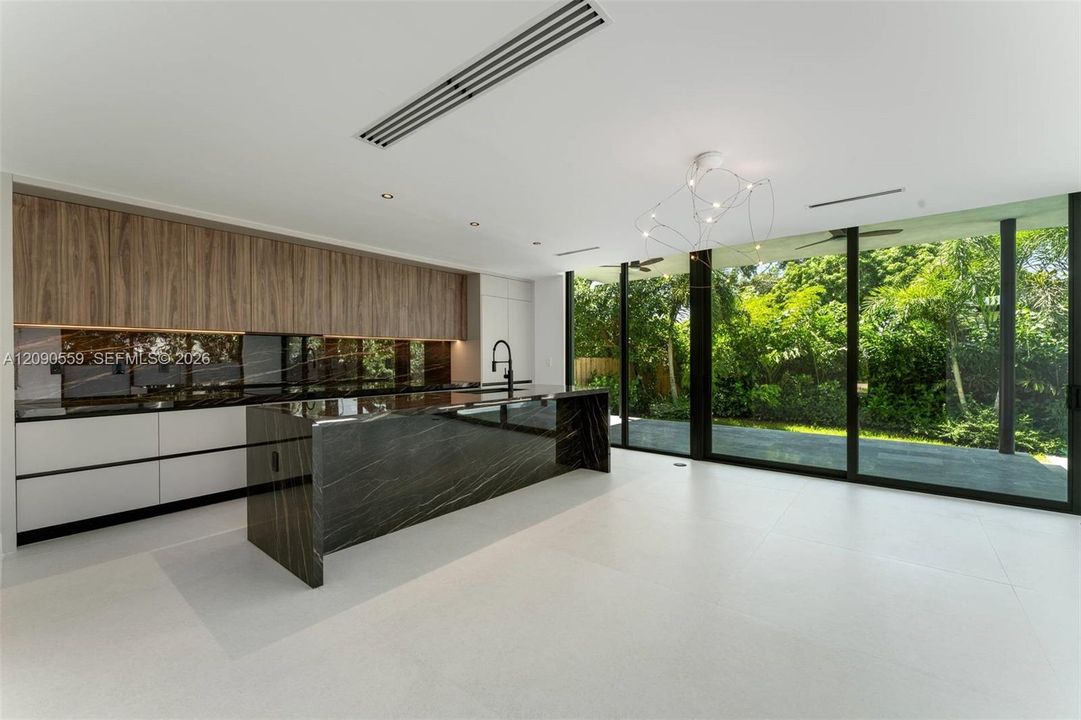 For Rent: $19,500 (4 beds, 4 baths, 2643 Square Feet)