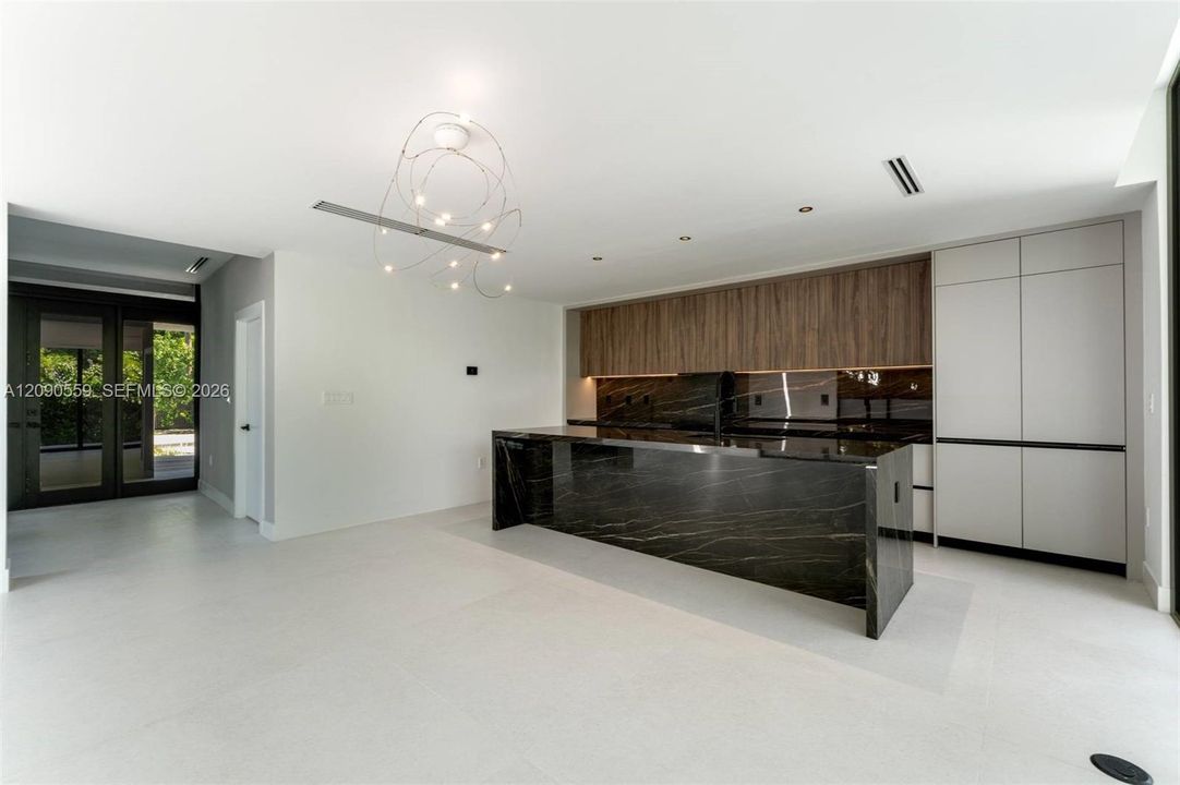 For Rent: $19,500 (4 beds, 4 baths, 2643 Square Feet)