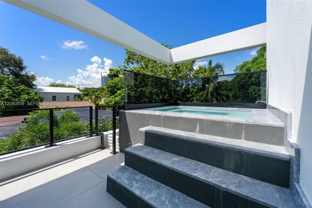 Jacuzzi off primary