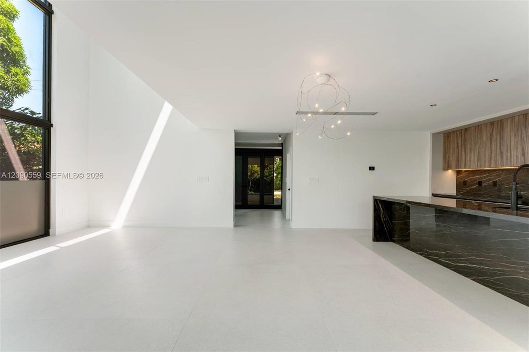 For Rent: $19,500 (4 beds, 4 baths, 2643 Square Feet)