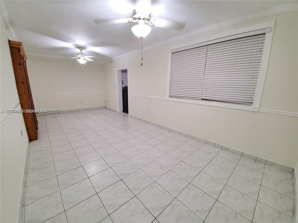 For Rent: $1,995 (1 beds, 1 baths, 924 Square Feet)