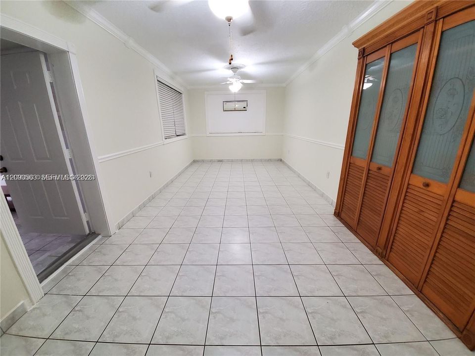 For Rent: $1,995 (1 beds, 1 baths, 924 Square Feet)