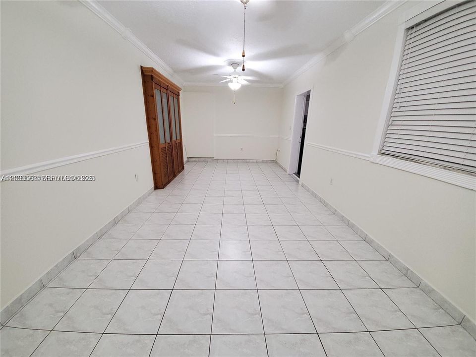 For Rent: $1,995 (1 beds, 1 baths, 924 Square Feet)