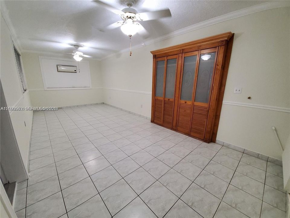 For Rent: $1,995 (1 beds, 1 baths, 924 Square Feet)