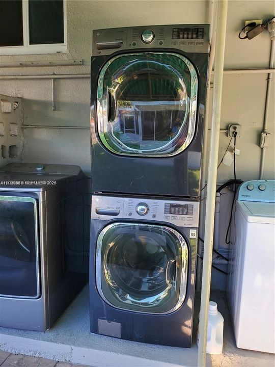 For Rent: $1,995 (1 beds, 1 baths, 924 Square Feet)