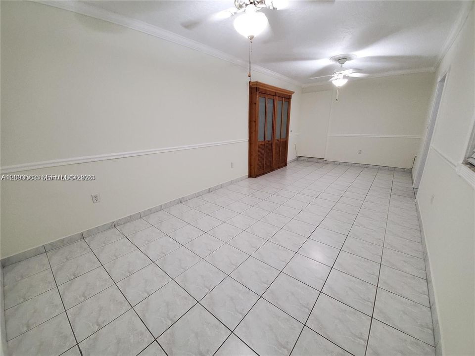 For Rent: $1,995 (1 beds, 1 baths, 924 Square Feet)