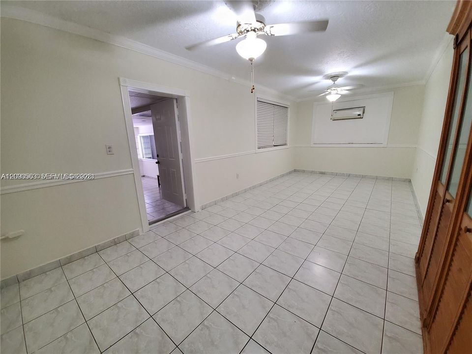 For Rent: $1,995 (1 beds, 1 baths, 924 Square Feet)