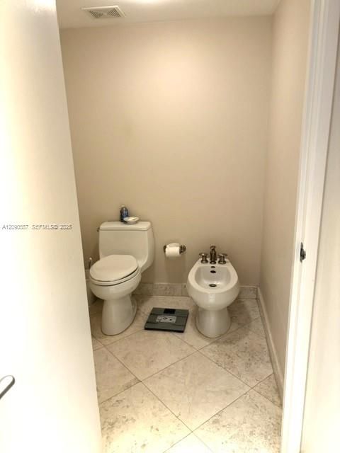 Master Toilet w/Bidet