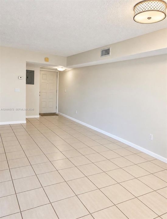For Rent: $1,650 (1 beds, 1 baths, 685 Square Feet)