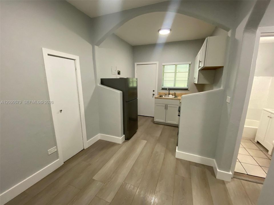For Rent: $1,650 (0 beds, 1 baths, 420 Square Feet)