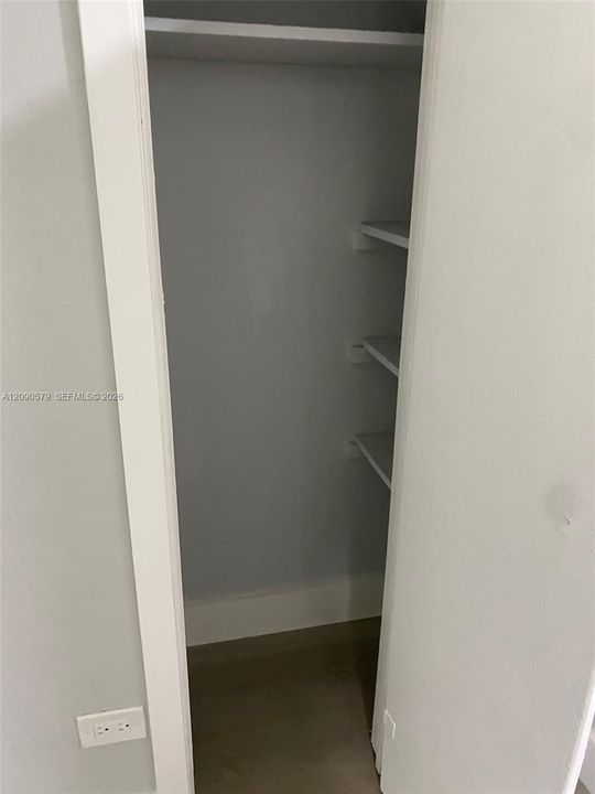 For Rent: $1,650 (0 beds, 1 baths, 420 Square Feet)