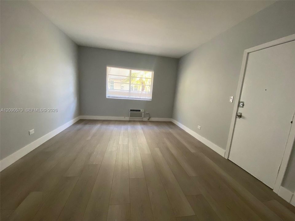 For Rent: $1,650 (0 beds, 1 baths, 420 Square Feet)