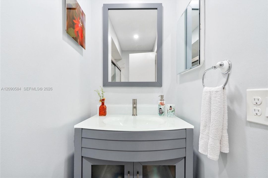 На продажу: $315,000 (2 спален, 2 ванн, 948 Квадратных фут)