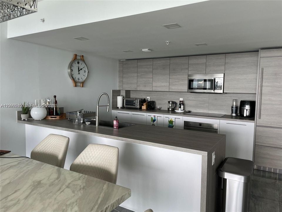 В аренду: $6,800 (3 спален, 2 ванн, 1705 Квадратных фут)