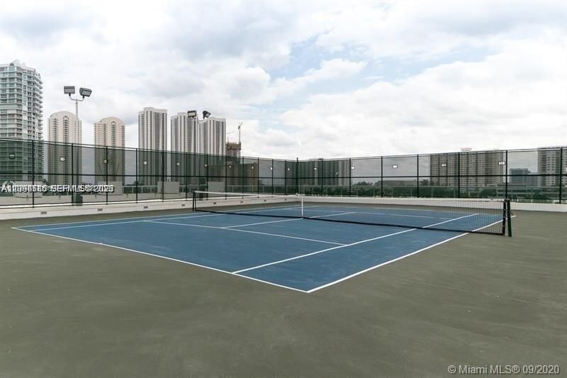 В аренду: $6,800 (3 спален, 2 ванн, 1705 Квадратных фут)