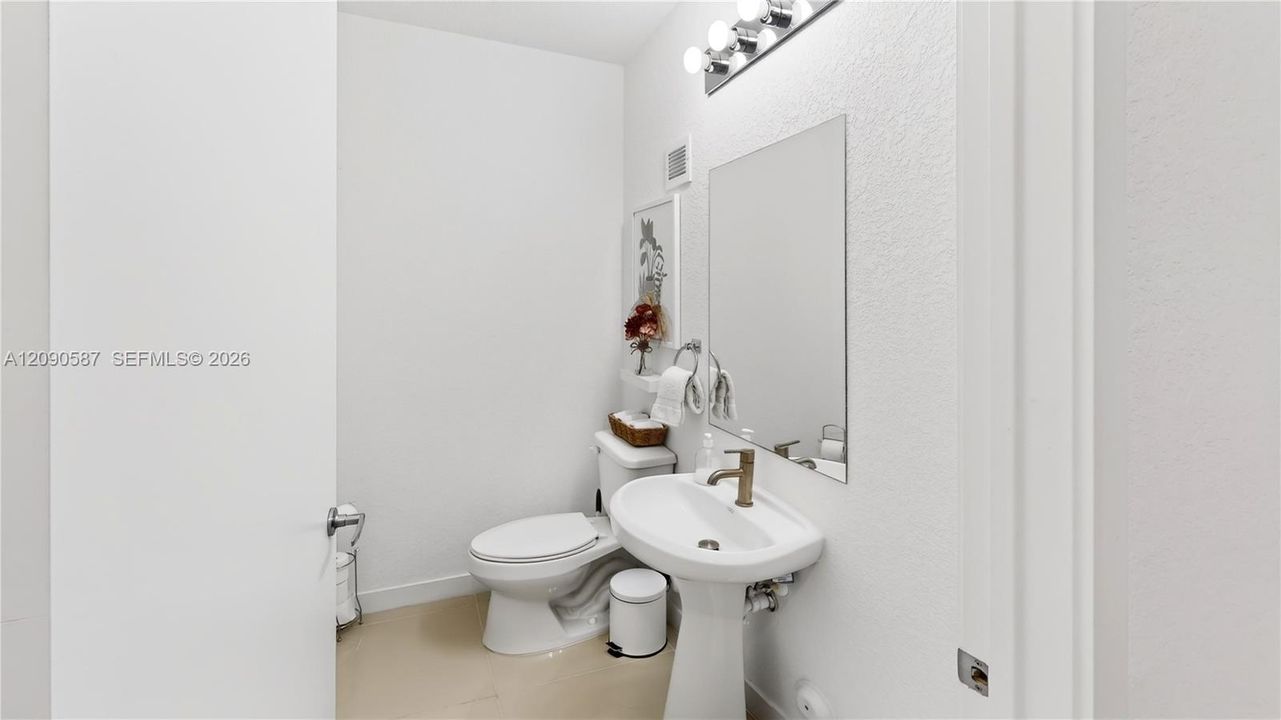 На продажу: $419,000 (4 спален, 3 ванн, 1398 Квадратных фут)