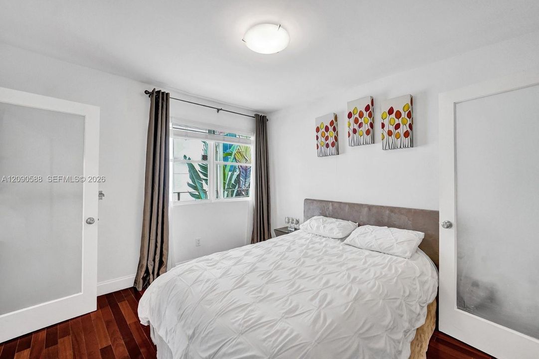 For Rent: $2,850 (2 beds, 1 baths, 734 Square Feet)