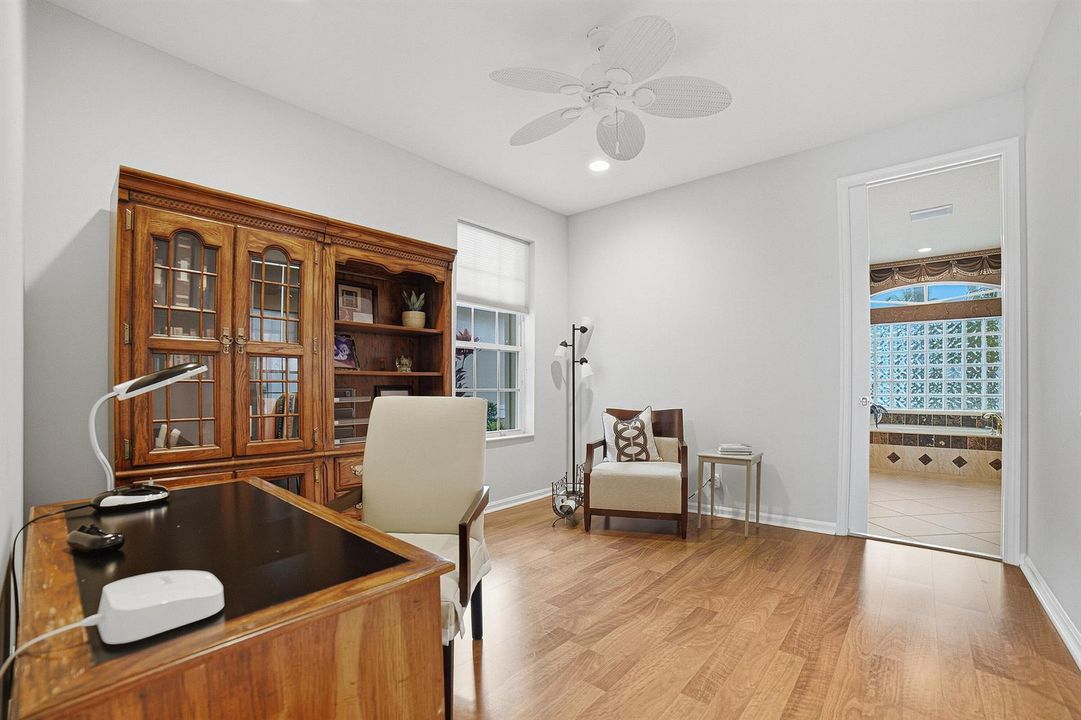 16-Bedroom1-Office