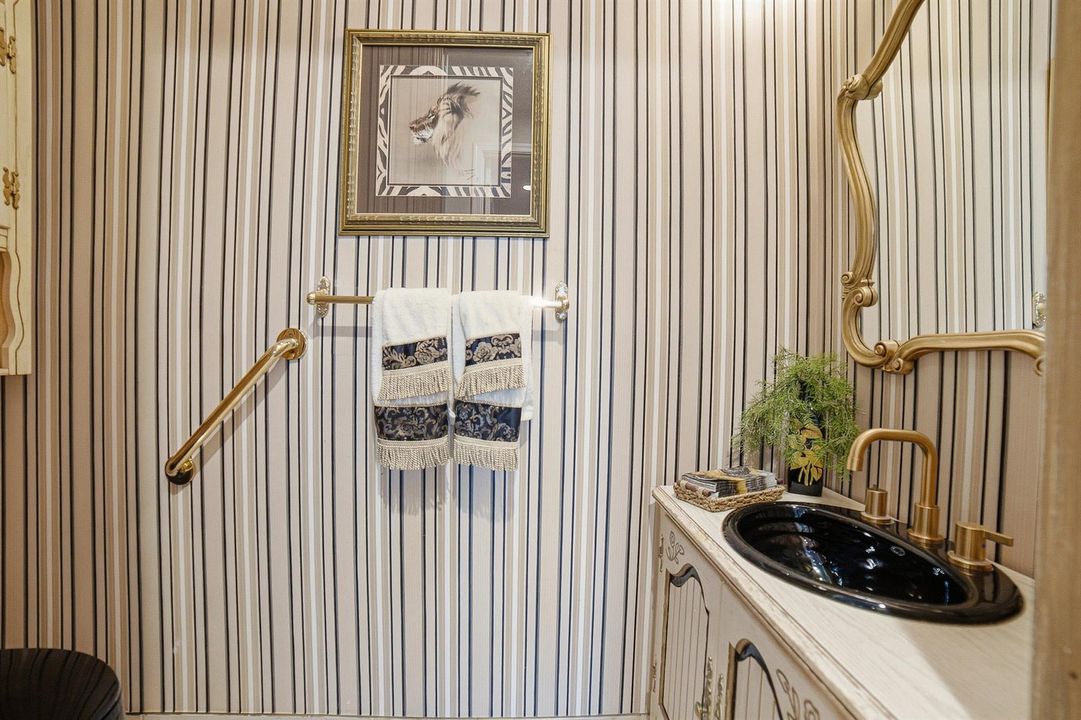 48-Guest Bathroom