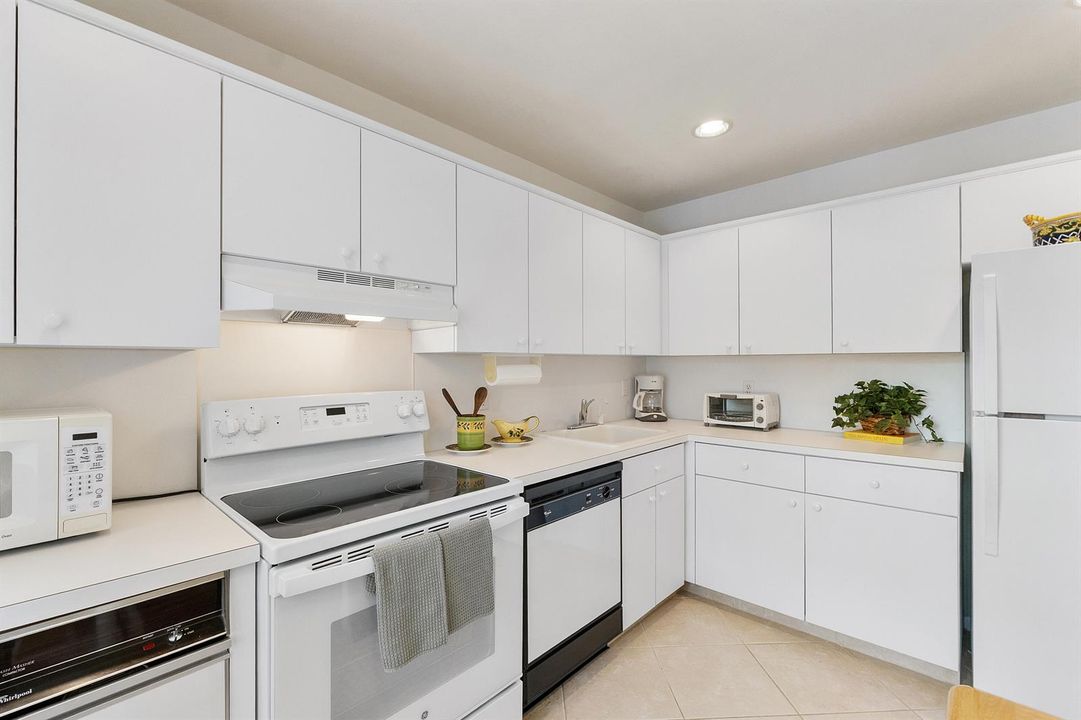 9283 Vista Del Lago_014